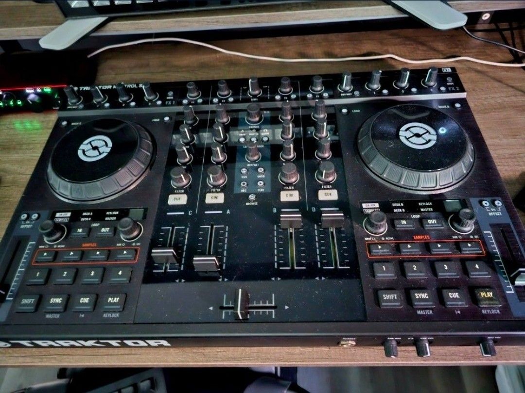 Dj Turn Tables