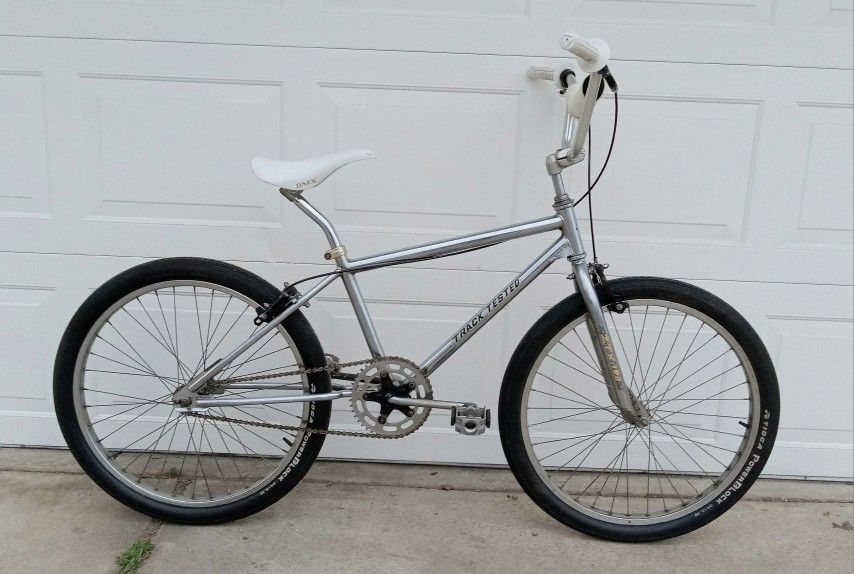 24 INCH 1980'S CHROME AKISU VINTAGE OLD SCHOOL BMX BICYCLE - READY TO RIDE!