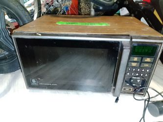 This vintage General Electric microwave.