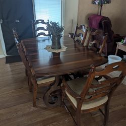 Table, Beautiful Antique 12 Person 