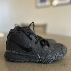 Black Nike Kyrie