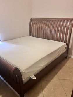King Solid Wood Bed With Temperpedic Mattress And Boxspring