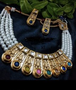 Beautiful Pearl and Gold plated necklace set!