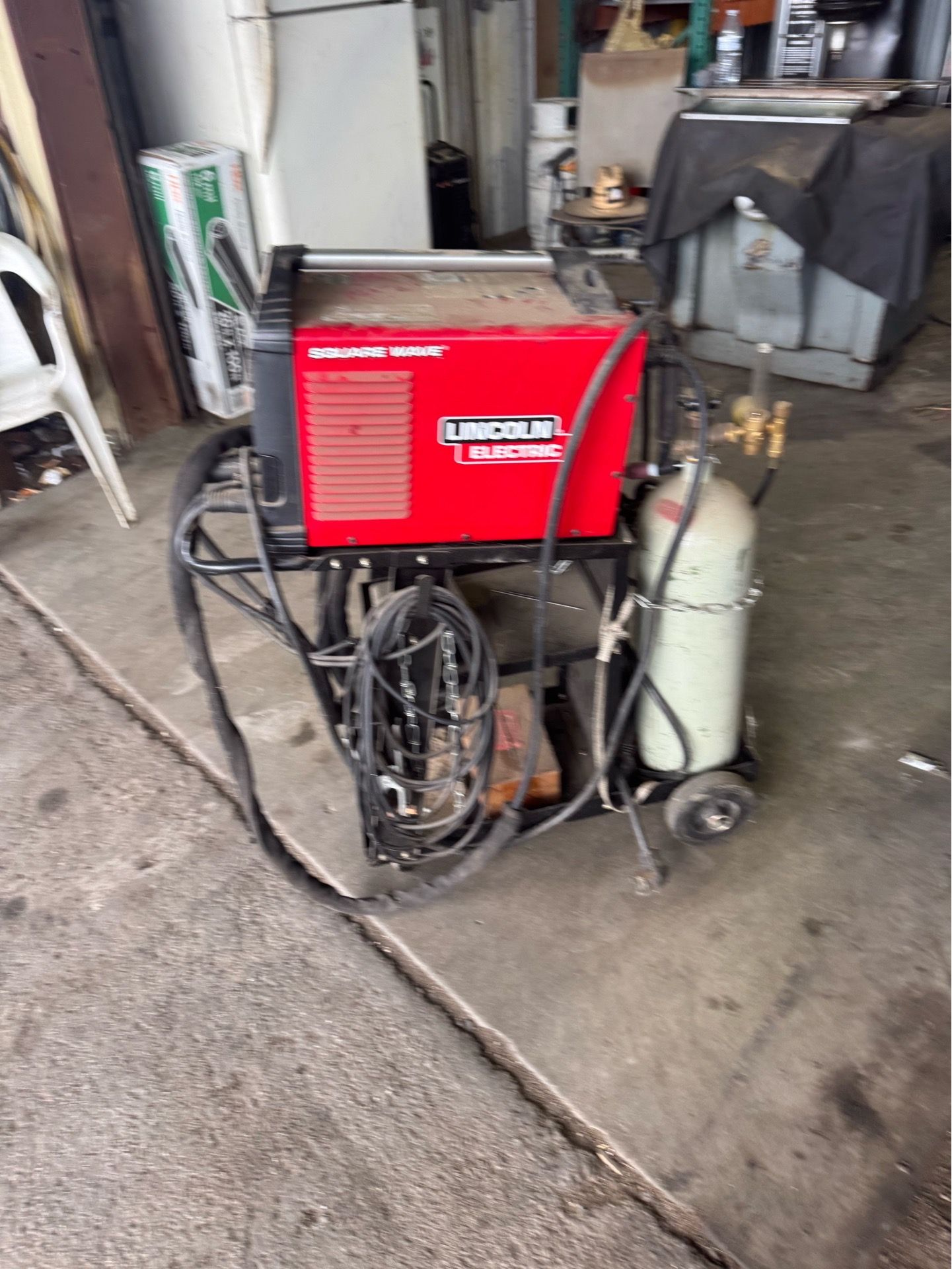LINCOLN ELECTRIC SQUARE WAVETIG 200 TIG WELDER