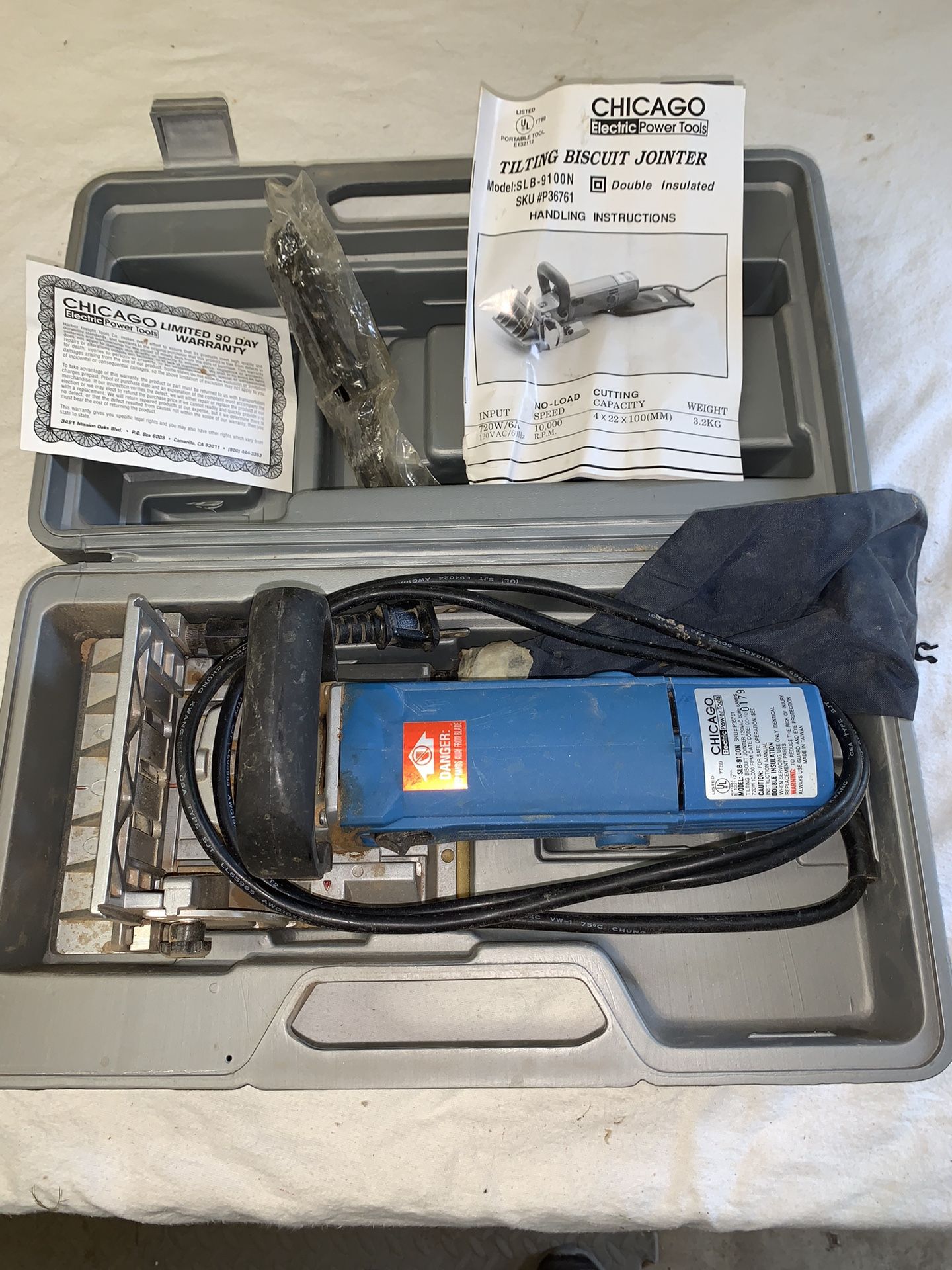 Chicago Electric Tilting Biscuit Joiner, Hard Case Manual, Works Carpentry Tool. Model #SLB-9100N. . Dustless. Has hard case, wrenches, manual. Weigh