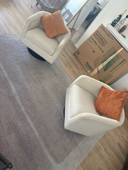 Set of 2 White Swivel Accent Chairs