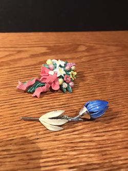 Flower brooch lot of 2