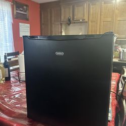 Sunbeam Mini Refrigerator 