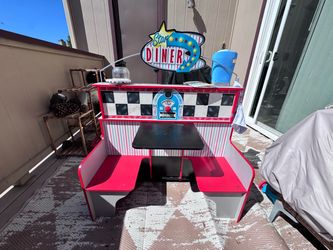 Melissa & Doug Star Diner Restaurant – Excellent Condition + Tons of Accessories – $200 OBO