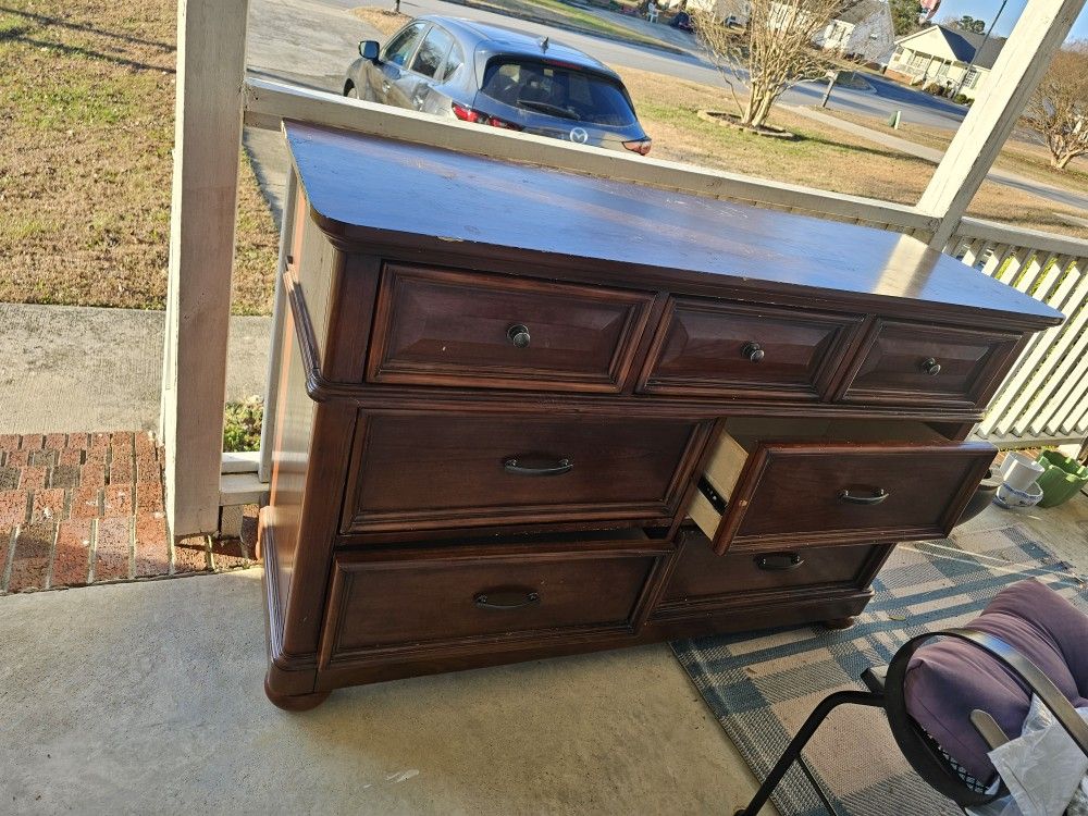 Free Dresser 