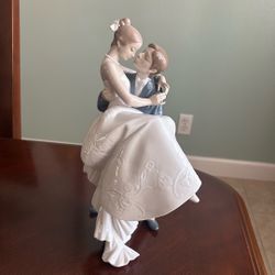 Lladro bride and groom figurine 