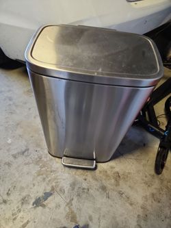 Stainless steel garbage can, like new