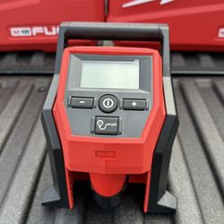 Inflador Compacto Milwaukee M12 Nuevo, original y listo para usarse.