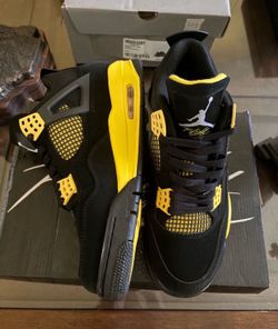 JORDAN 4 YELLOW THUNDER