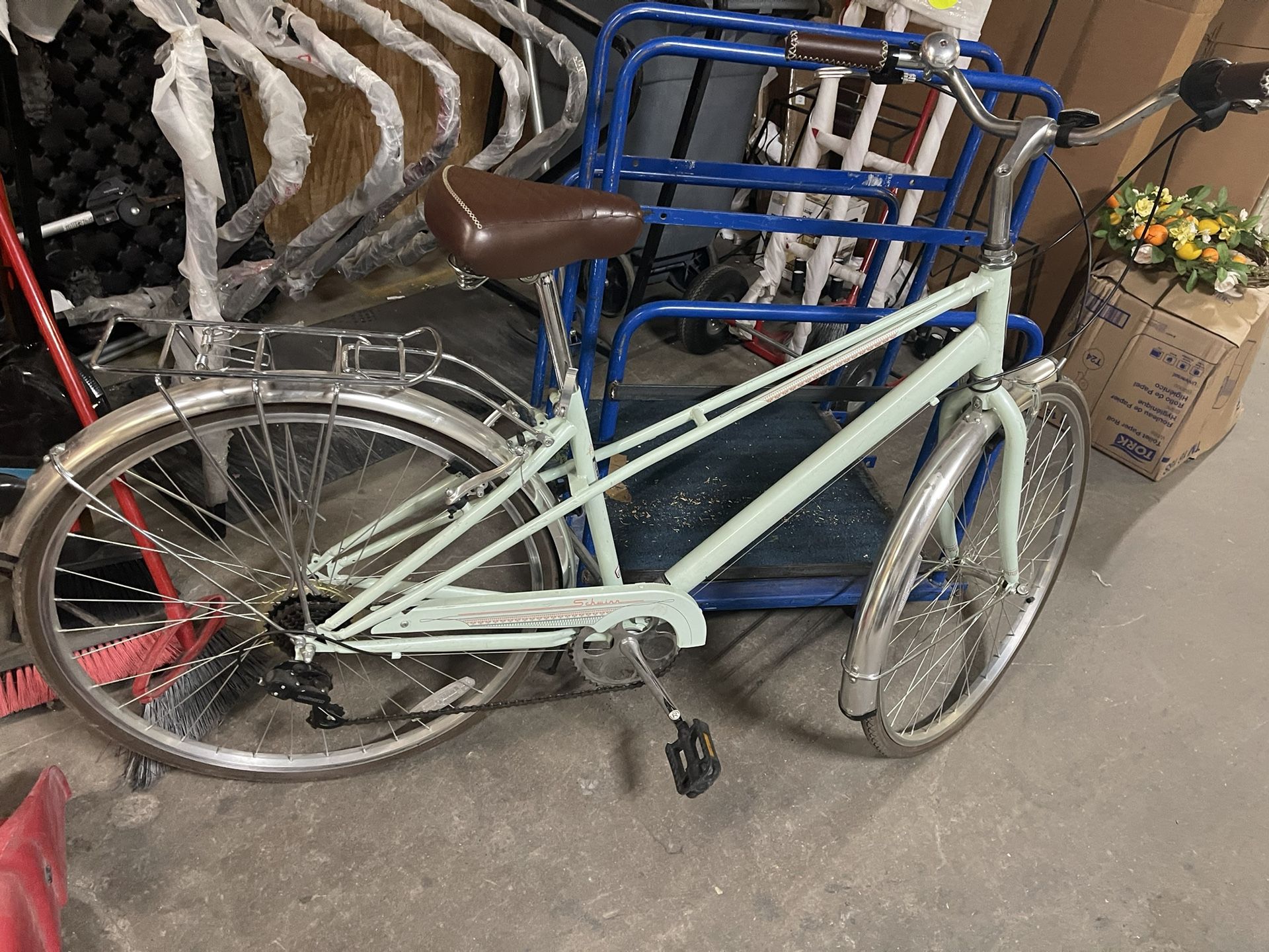 Schwinn Gateway Bicycle 700cc/28" wheels. Touring Hybrid.