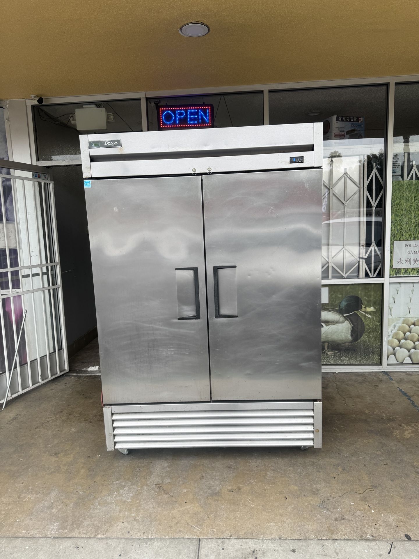 True Commercial Refrigerator LED