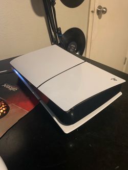ps5 + 2 controllers