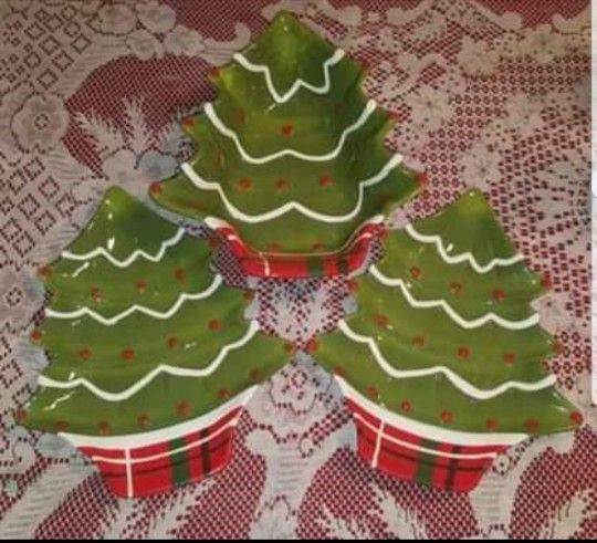3pc Holiday Earthenware Christmas Tree Holiday Serving Set. 2 Plates, 1 Bowl. $15 for the set