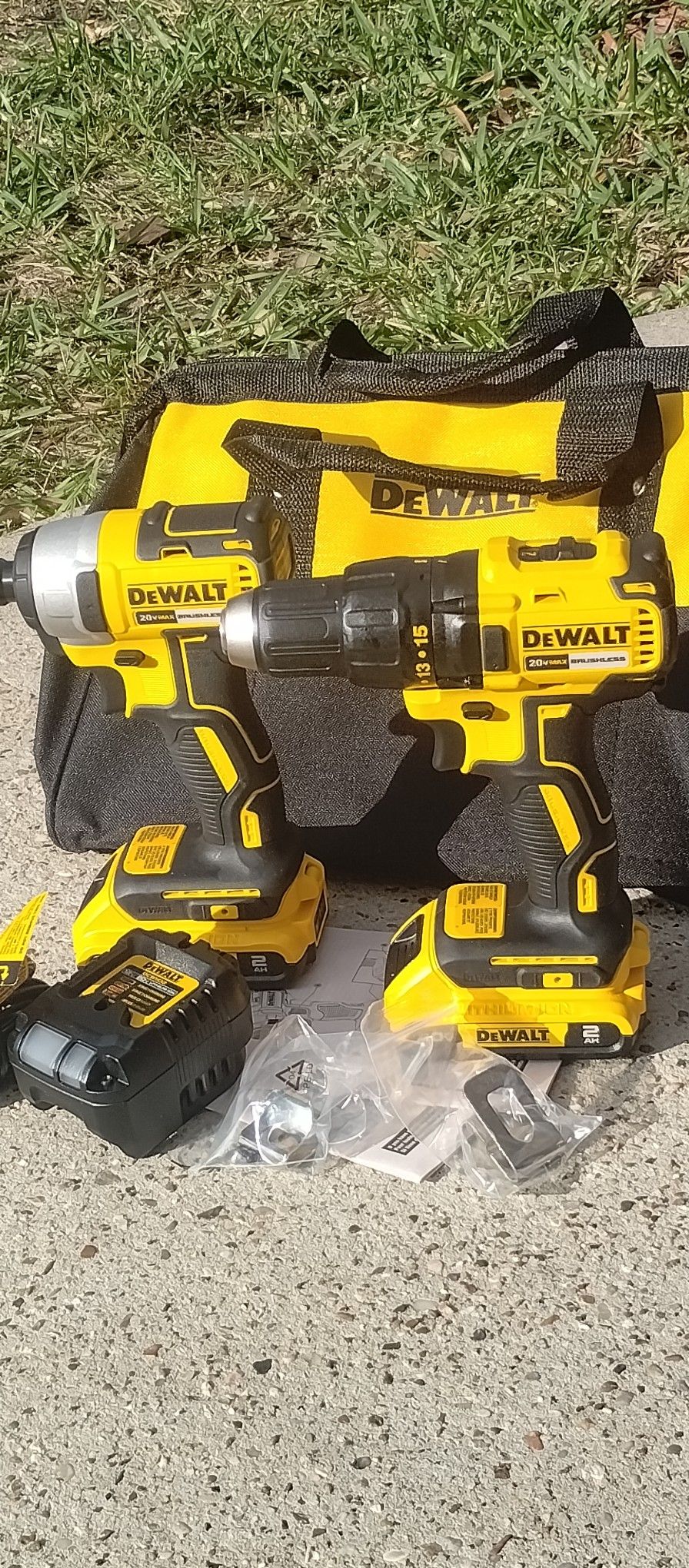 Brand New DEWALT 20V Brushless Drill / Impact Driver Kit