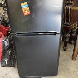 Mini refrigerator