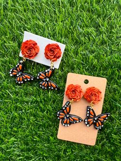 Disponibles en el area de Ontario , aretes hecho a mano