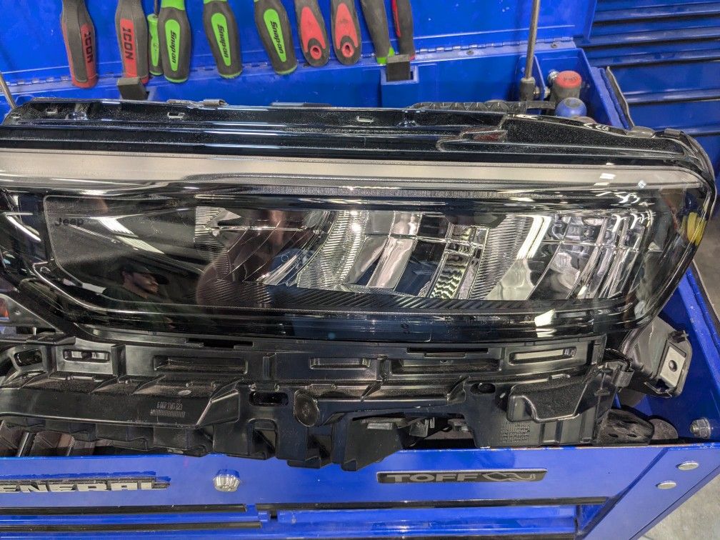  2025 Jeep Grand Cherokee Headlight