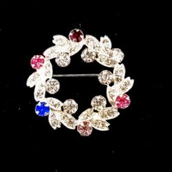 Signed Eisenberg Pastel And clear Rhinestone Wreath Circle Brooch Pin 