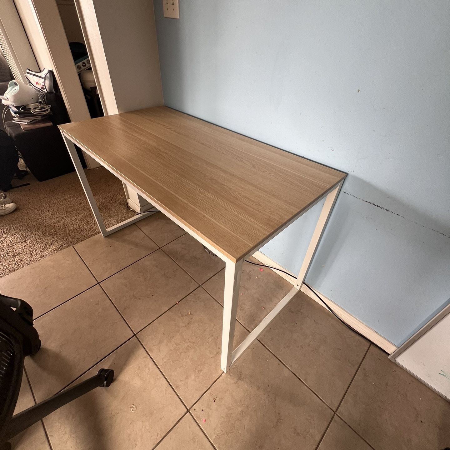 Desk / Table $30 - Must Be Able To Pickup (PB) 