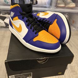 SZ 11 BRAND NEW DS JORDAN 1 MID LAKERS  STEAL!!