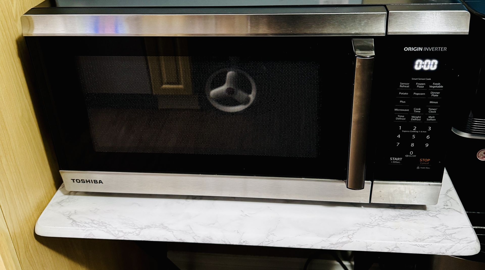 Toshiba 2.2 CU. FT. Microwave Oven