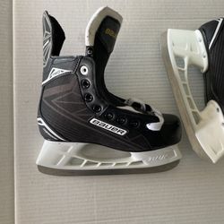 Bauer Youth Ice Skates Size 4