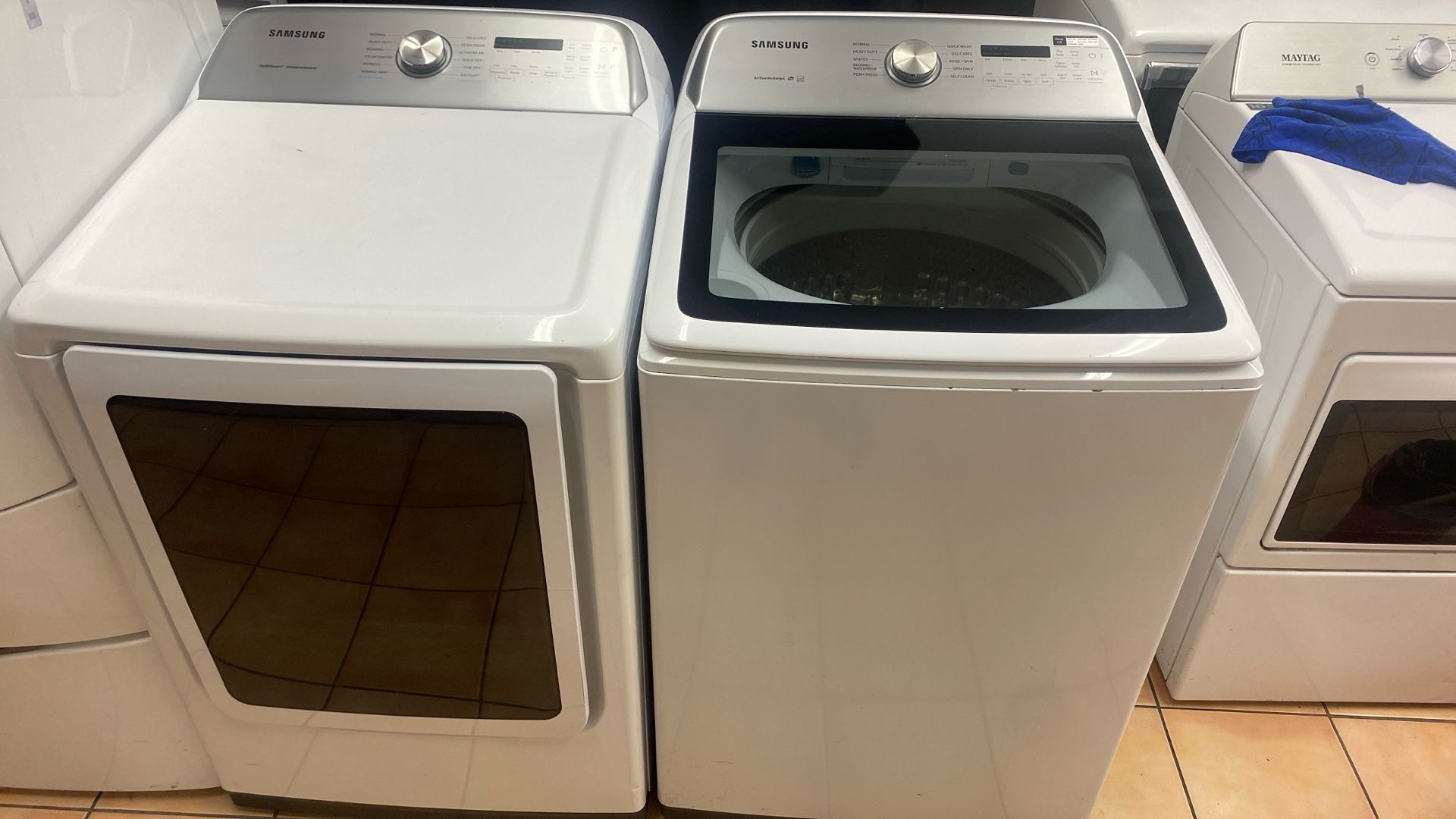 WASHER AND ELECTRIC DRYER 220V