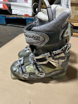 Various snowboard boots