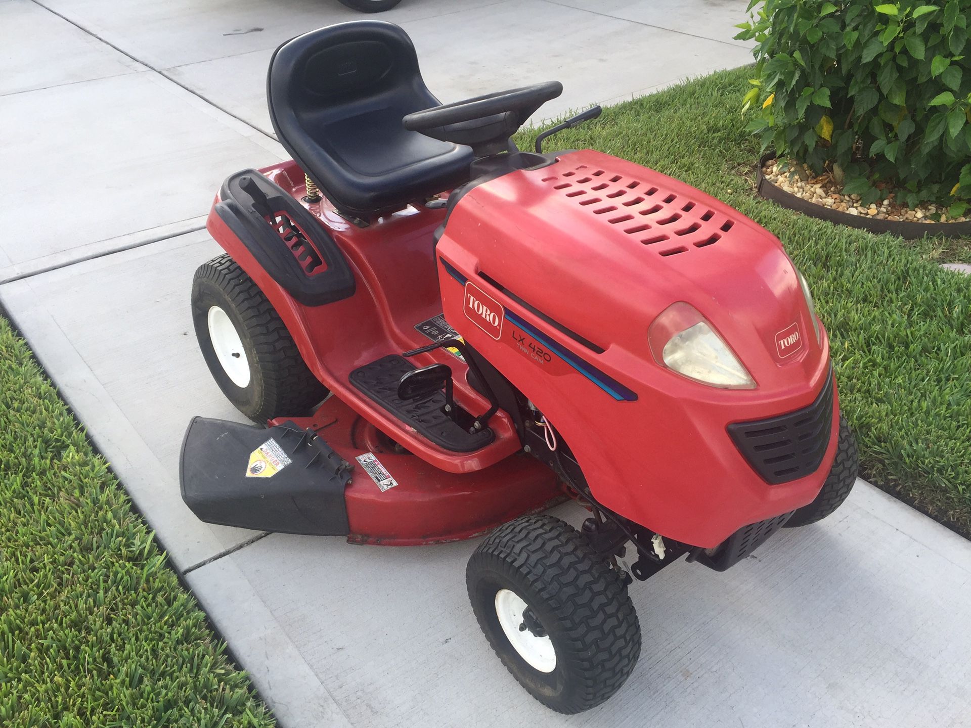 Toro LX420 Riding Lawnmower