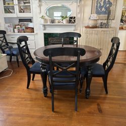 Beautiful mahogany Dining Table And 6 Chairs  (can Extend To Seat 8)
