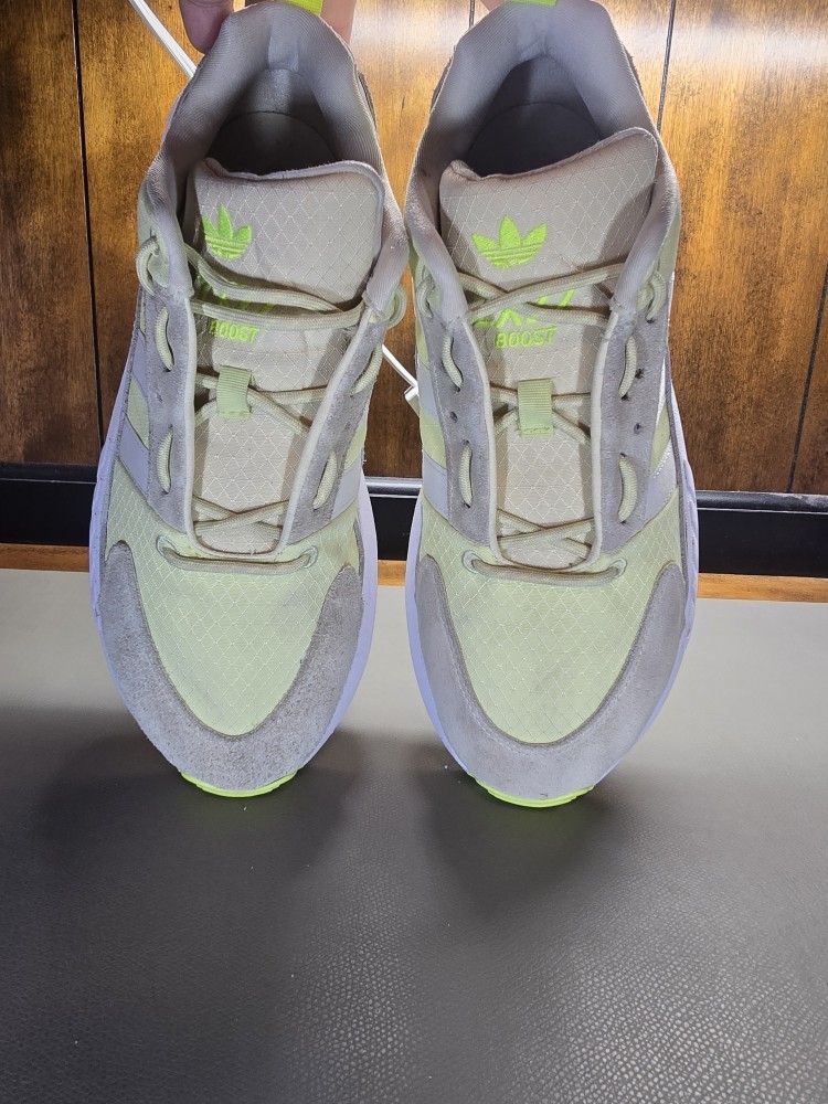 Men's Size: 9.5 Adidas ZX22 Boost