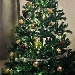 Christmas Tree plus Free Decor