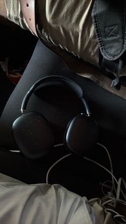 AirPod maxes worn by 4⭐️ recruit bonecrusher