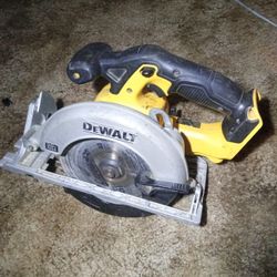 DeWalt Circular Saw 