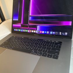MacBook Pro 2017 16GB RAM 1Tera GB 