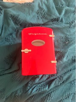 Fridigaire  Mini Fridge