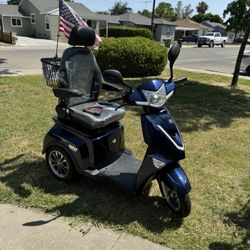 MOBILITY SCOOTER 
