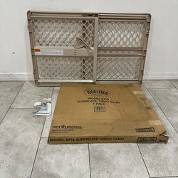 Wide Pet Gate / Baby Gate - Fits Openings 26” - 42”