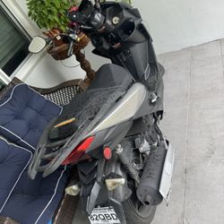 2024 150cc Scooter , Blk & Grey