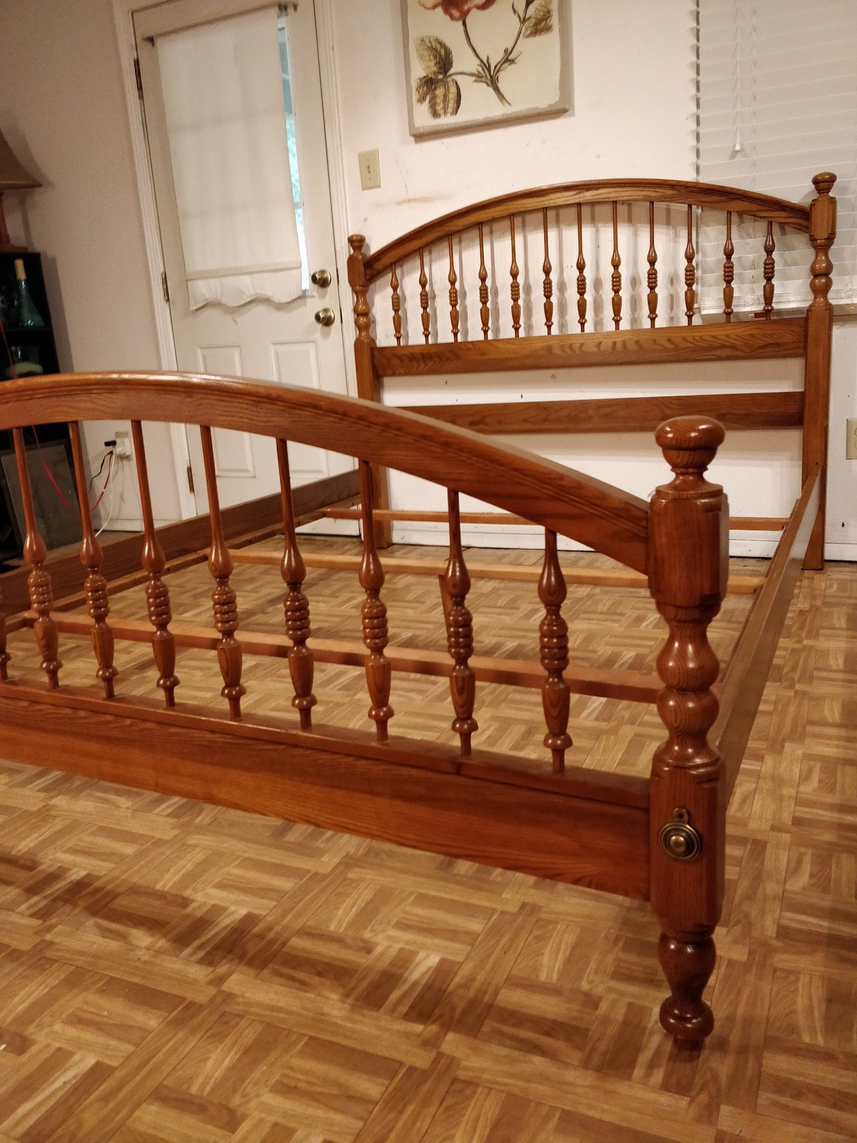 Like new solid wood OAK queen bed frame in very good condition