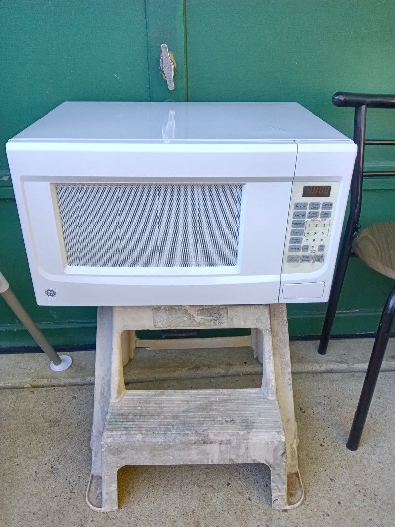 Large Size GE Microwave