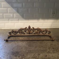 Cast Iron Wall Hanging With Bar 