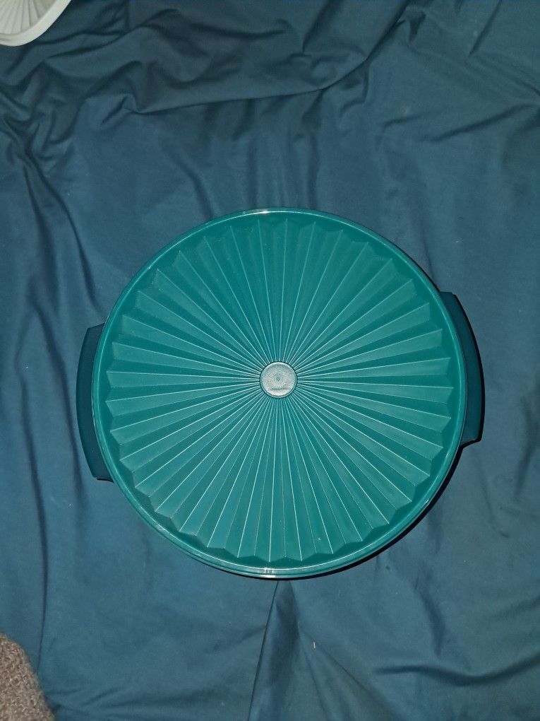 Tupperware Heritage Collection Salad Bowl (17.25 Cups).