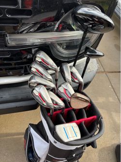 Taylormade Aeroburner complete iron set - Cobra f-max driver and 3H, Cleveland putter and 56 copper and Taylormade bag.