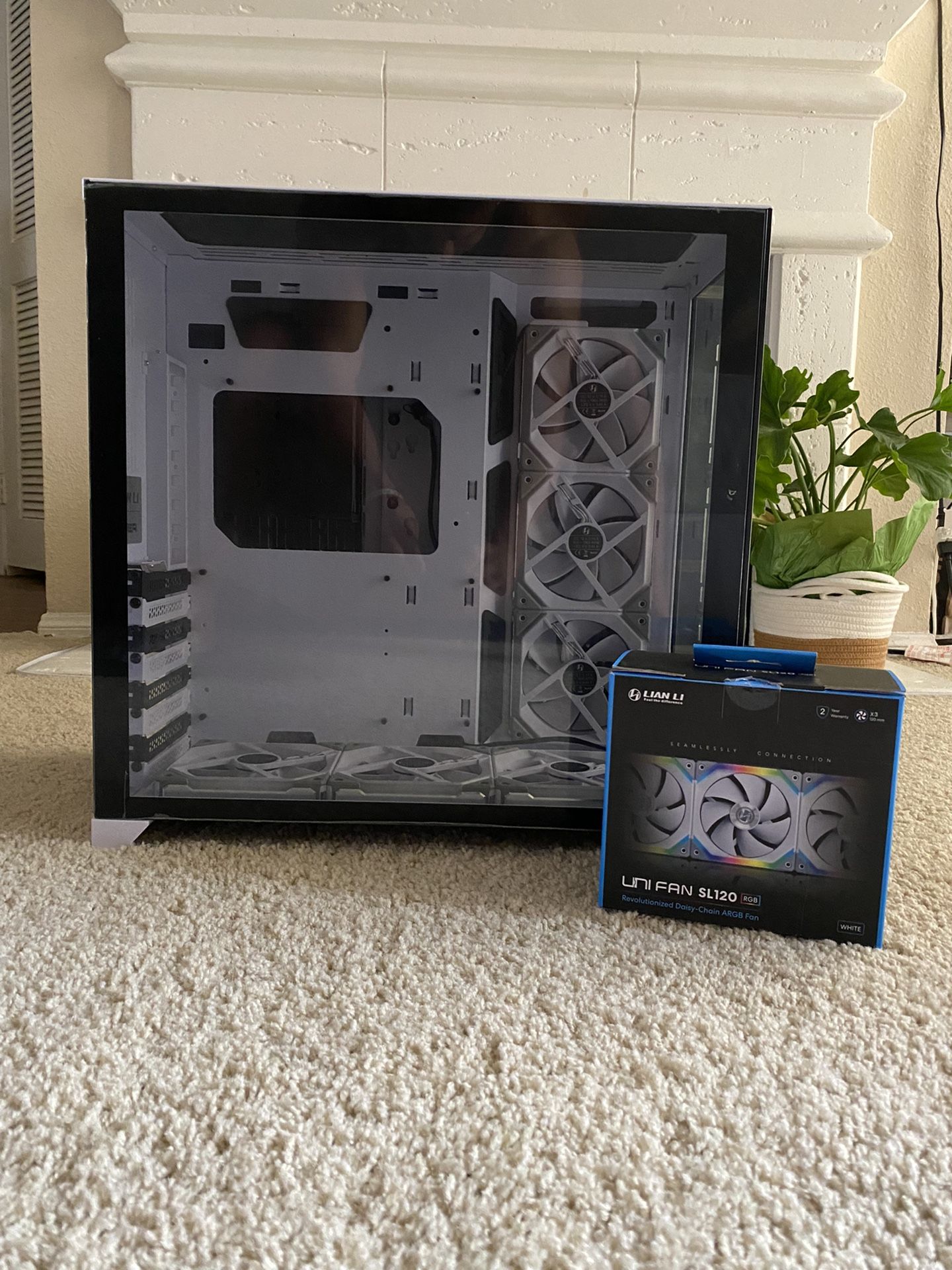 Lian li O11 Dynamic Case (White) + Lian li SL120 Uni fans Bundle. for Sale in San Diego, CA